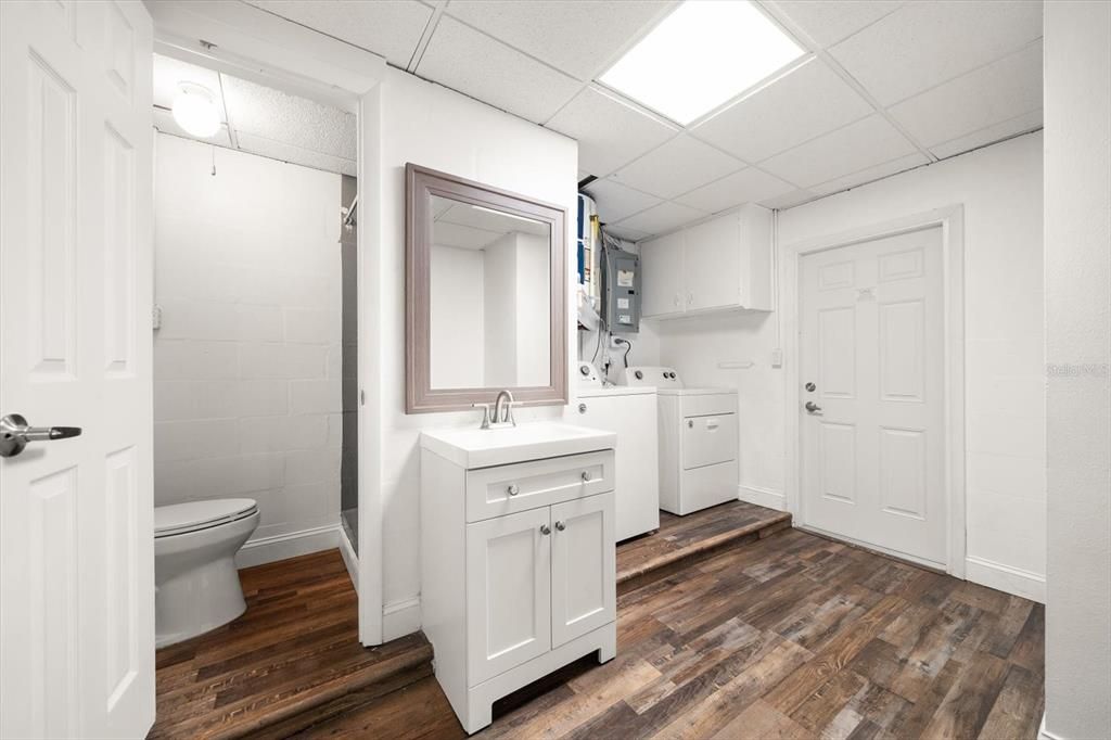 Active With Contract: $239,000 (3 beds, 2 baths, 1232 Square Feet)