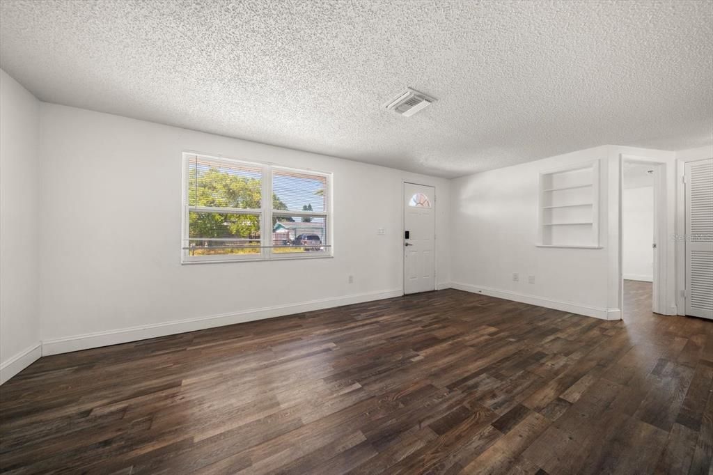 Active With Contract: $239,000 (3 beds, 2 baths, 1232 Square Feet)