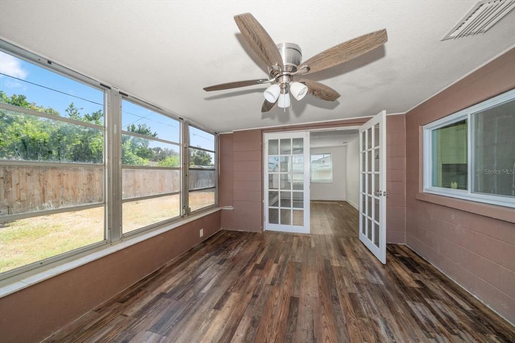 Active With Contract: $239,000 (3 beds, 2 baths, 1232 Square Feet)