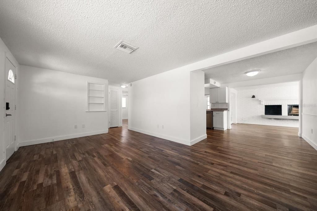 Active With Contract: $239,000 (3 beds, 2 baths, 1232 Square Feet)