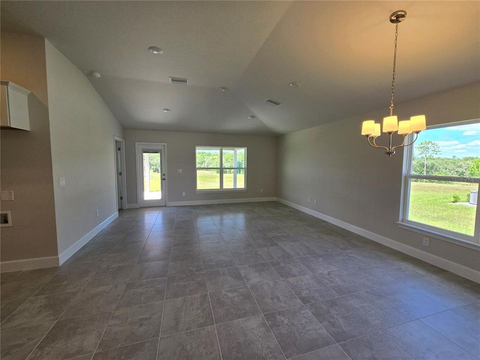 For Sale: $287,950 (4 beds, 2 baths, 1635 Square Feet)