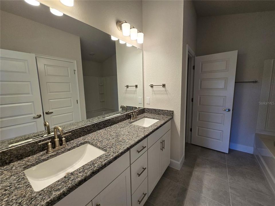 For Sale: $287,950 (4 beds, 2 baths, 1635 Square Feet)