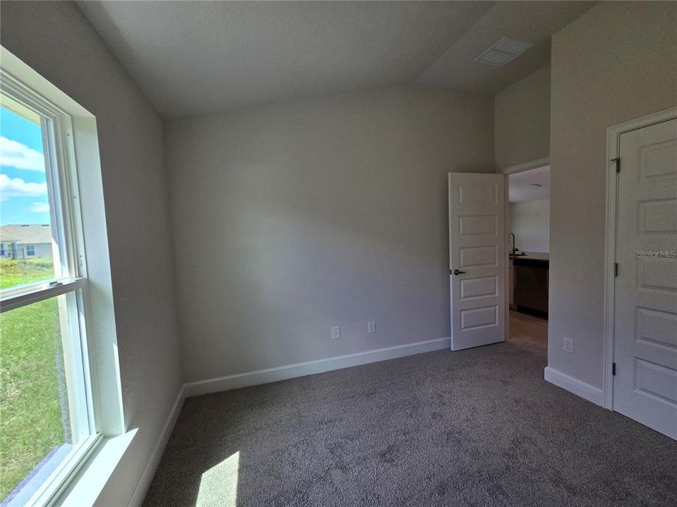 For Sale: $287,950 (4 beds, 2 baths, 1635 Square Feet)