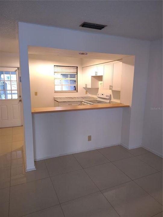 На продажу: $199,900 (2 спален, 1 ванн, 896 Квадратных фут)