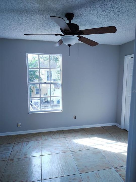 На продажу: $199,900 (2 спален, 1 ванн, 896 Квадратных фут)