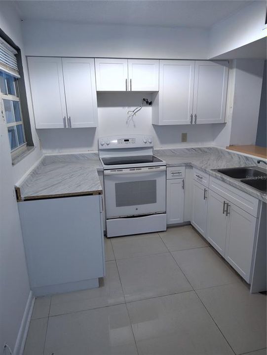 На продажу: $199,900 (2 спален, 1 ванн, 896 Квадратных фут)