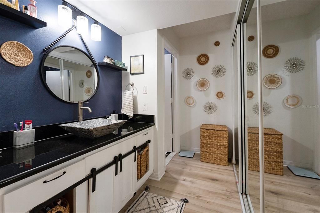 合同活跃: $294,700 (3 贝兹, 2 浴室, 2029 平方英尺)