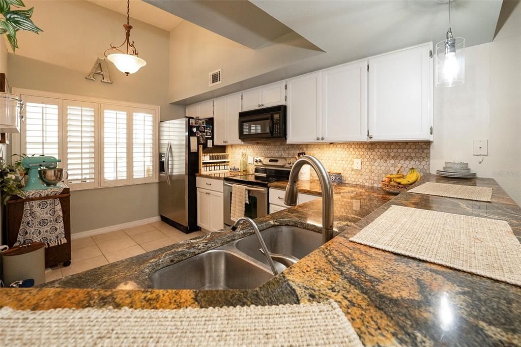 合同活跃: $294,700 (3 贝兹, 2 浴室, 2029 平方英尺)