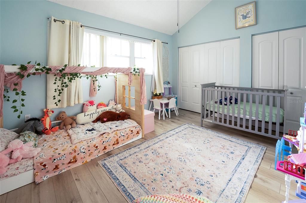 合同活跃: $294,700 (3 贝兹, 2 浴室, 2029 平方英尺)