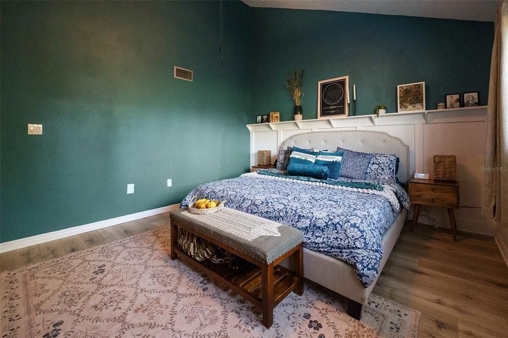 合同活跃: $294,700 (3 贝兹, 2 浴室, 2029 平方英尺)