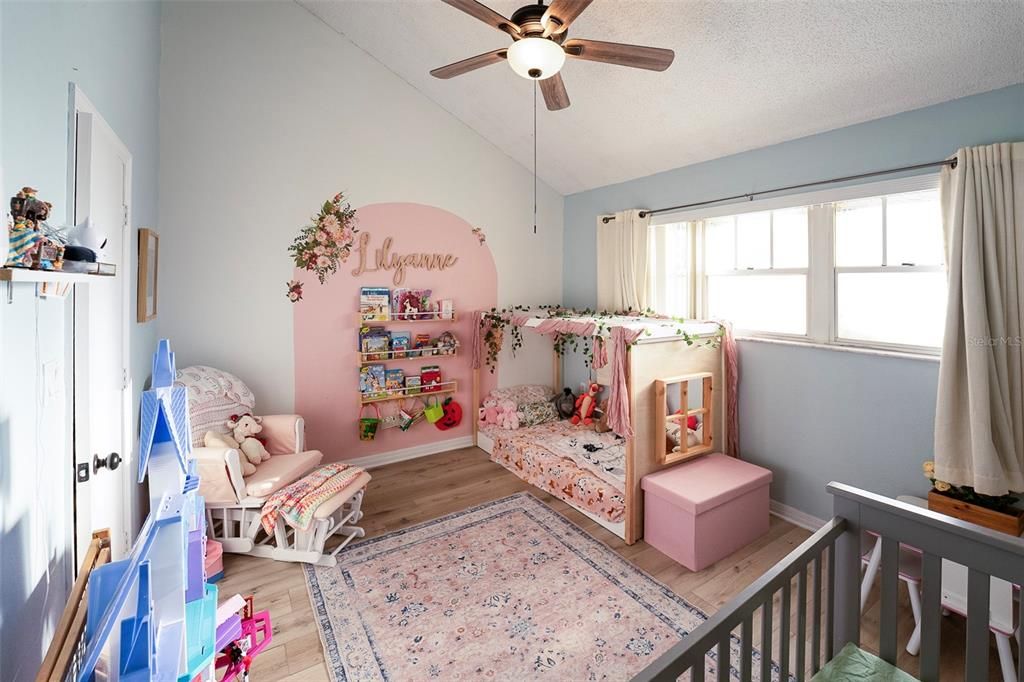 合同活跃: $294,700 (3 贝兹, 2 浴室, 2029 平方英尺)