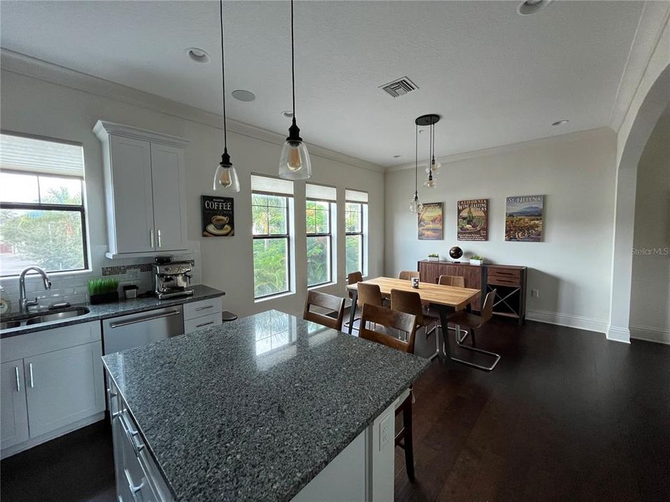 В аренду: $6,000 (3 спален, 3 ванн, 2291 Квадратных фут)