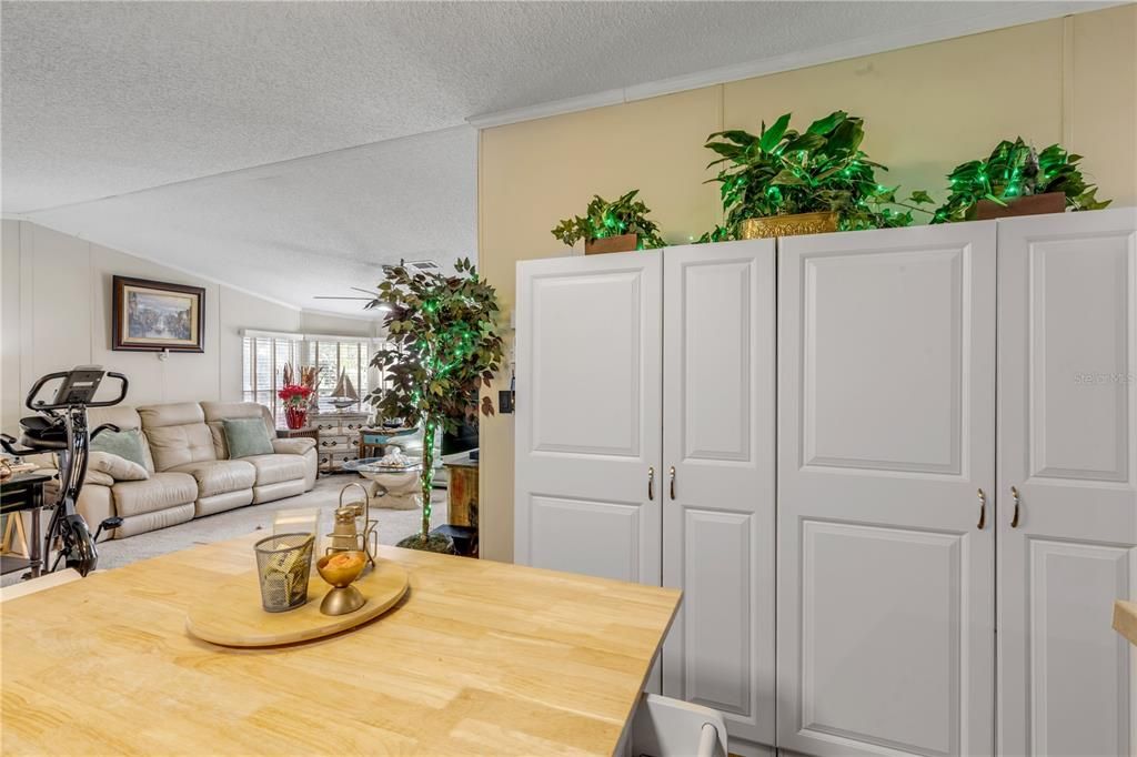 For Sale: $240,000 (2 beds, 2 baths, 1054 Square Feet)