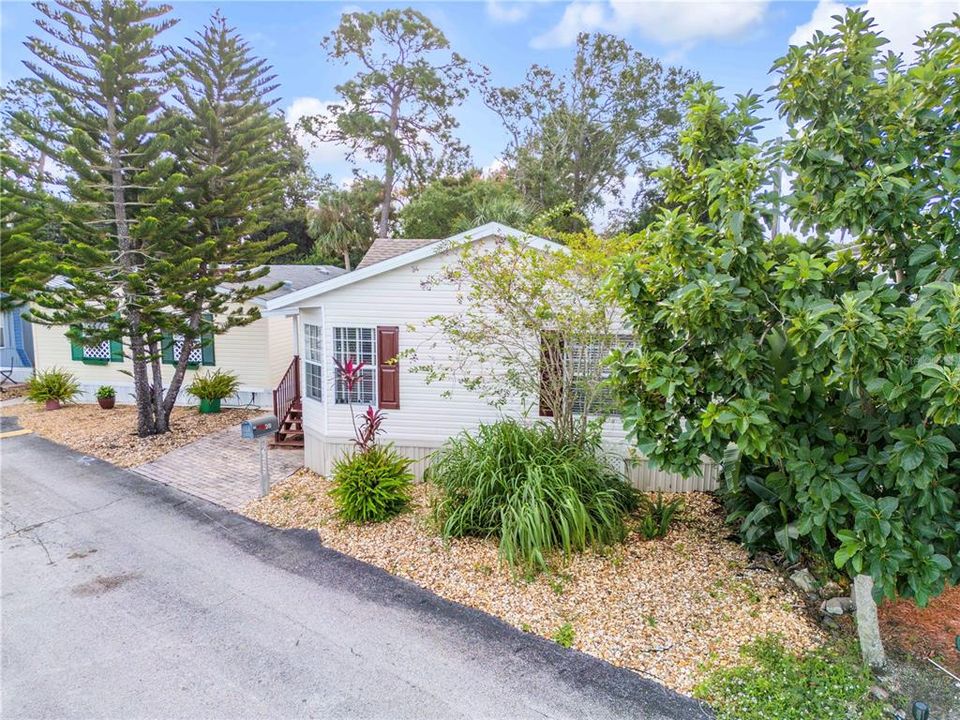 For Sale: $240,000 (2 beds, 2 baths, 1054 Square Feet)