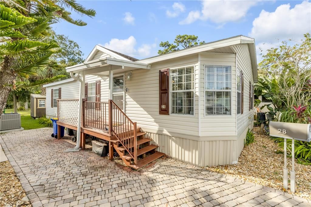 For Sale: $240,000 (2 beds, 2 baths, 1054 Square Feet)