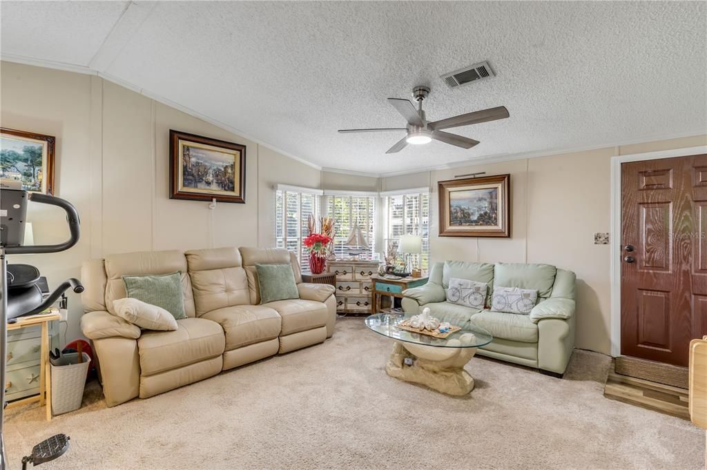 For Sale: $240,000 (2 beds, 2 baths, 1054 Square Feet)