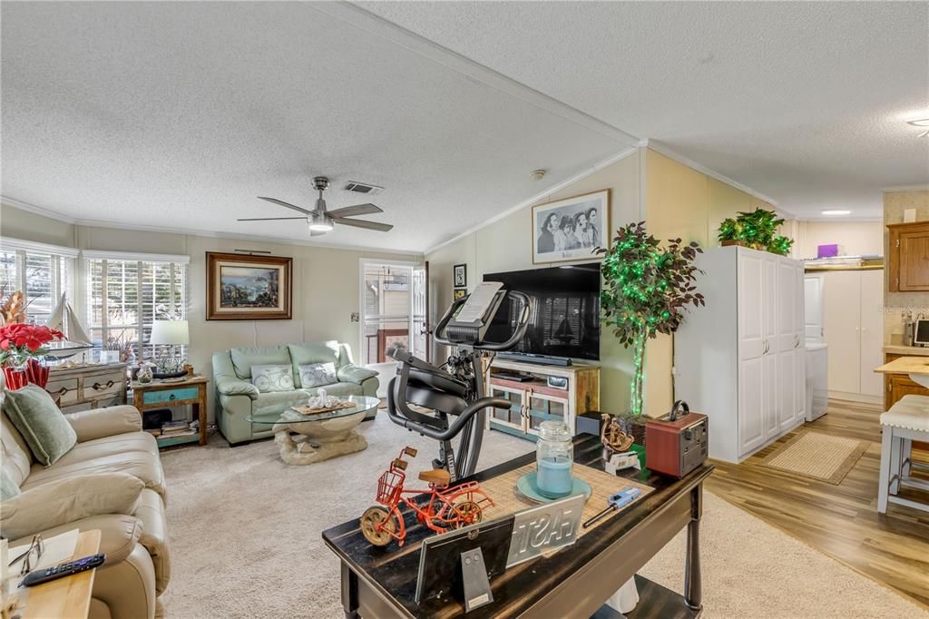 For Sale: $240,000 (2 beds, 2 baths, 1054 Square Feet)