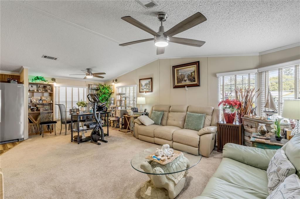 For Sale: $240,000 (2 beds, 2 baths, 1054 Square Feet)