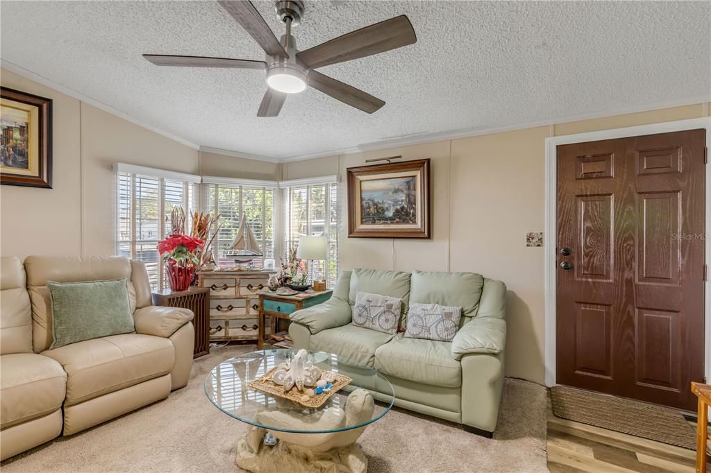 For Sale: $240,000 (2 beds, 2 baths, 1054 Square Feet)