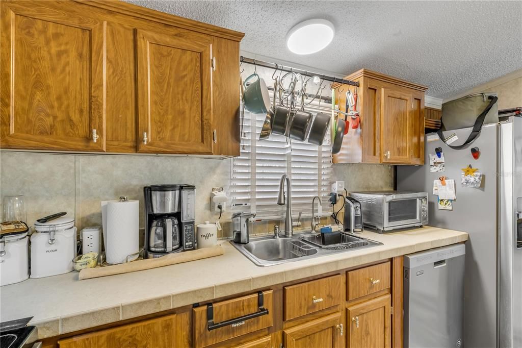 For Sale: $240,000 (2 beds, 2 baths, 1054 Square Feet)