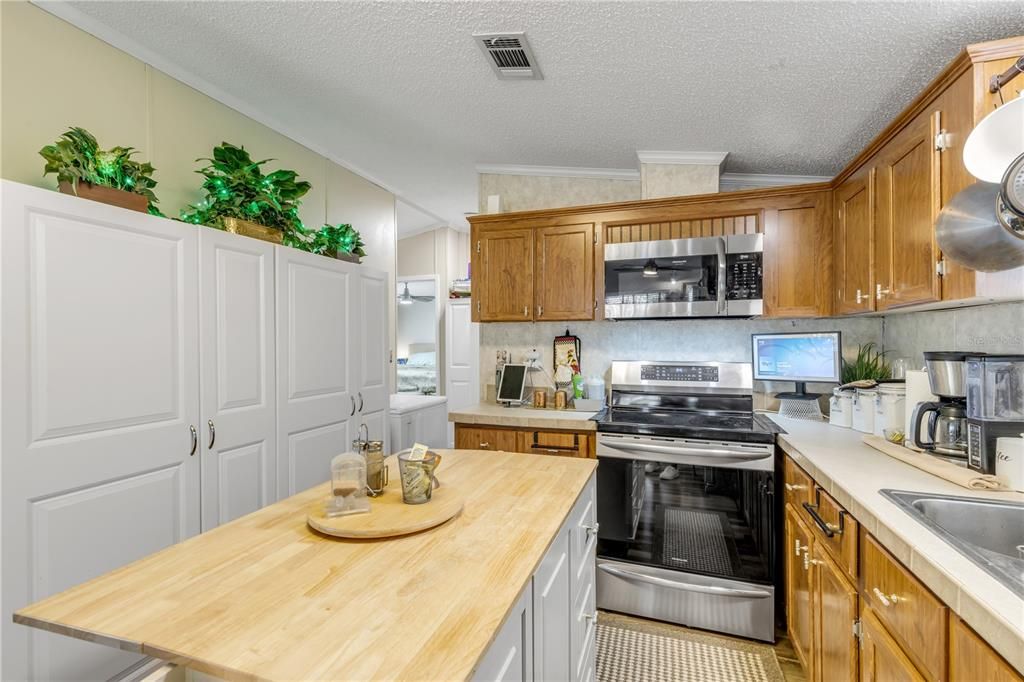 For Sale: $240,000 (2 beds, 2 baths, 1054 Square Feet)