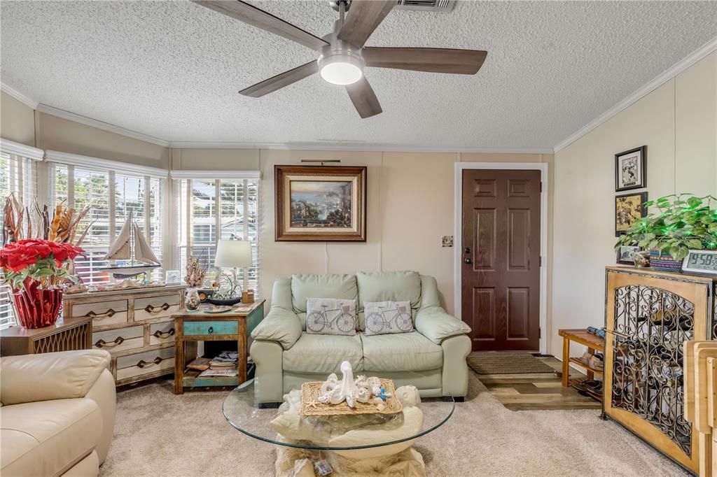 For Sale: $240,000 (2 beds, 2 baths, 1054 Square Feet)