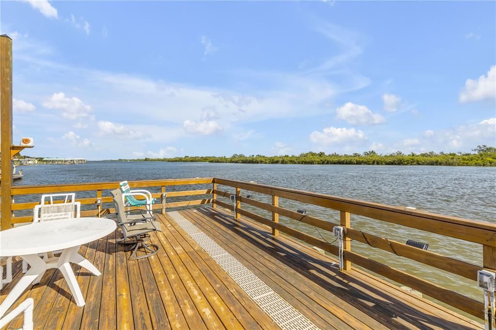 For Sale: $240,000 (2 beds, 2 baths, 1054 Square Feet)