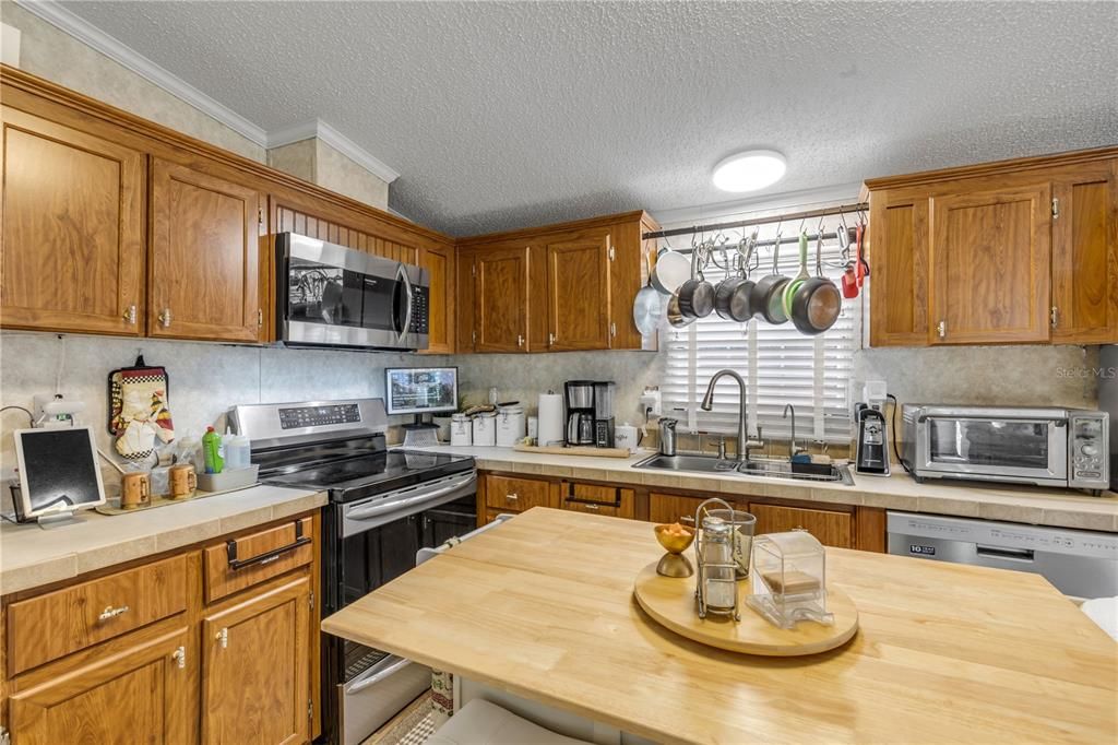 For Sale: $240,000 (2 beds, 2 baths, 1054 Square Feet)