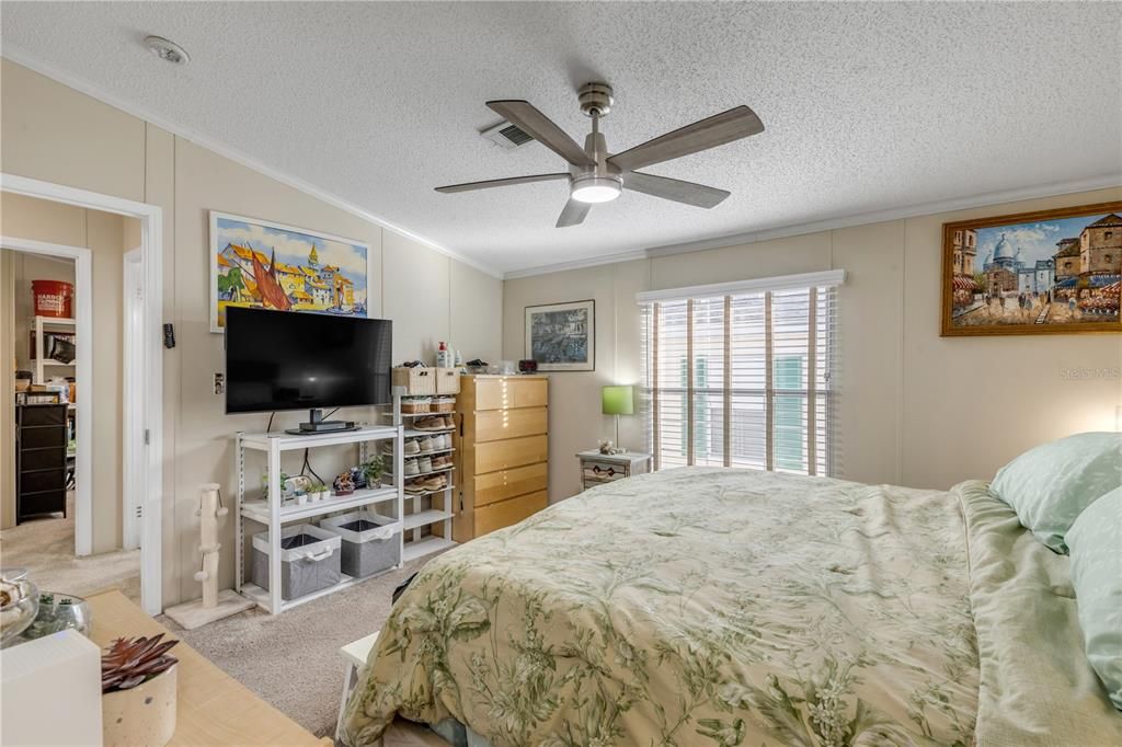 For Sale: $240,000 (2 beds, 2 baths, 1054 Square Feet)