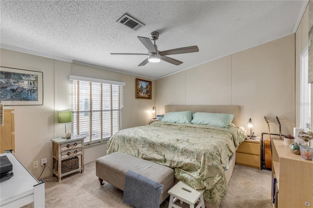 For Sale: $240,000 (2 beds, 2 baths, 1054 Square Feet)