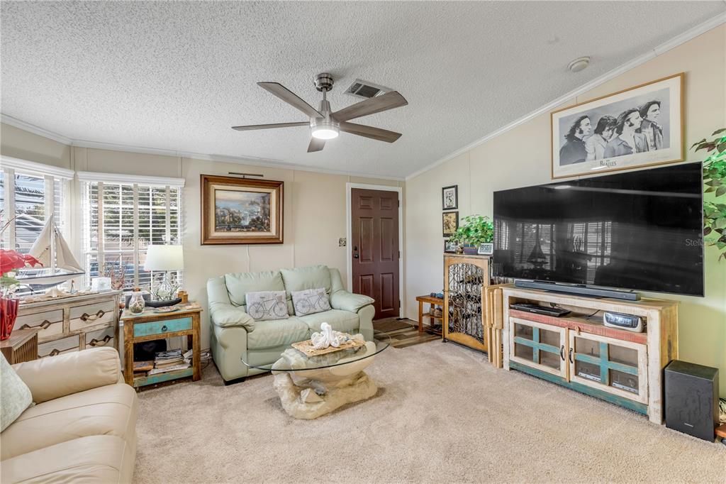 For Sale: $240,000 (2 beds, 2 baths, 1054 Square Feet)