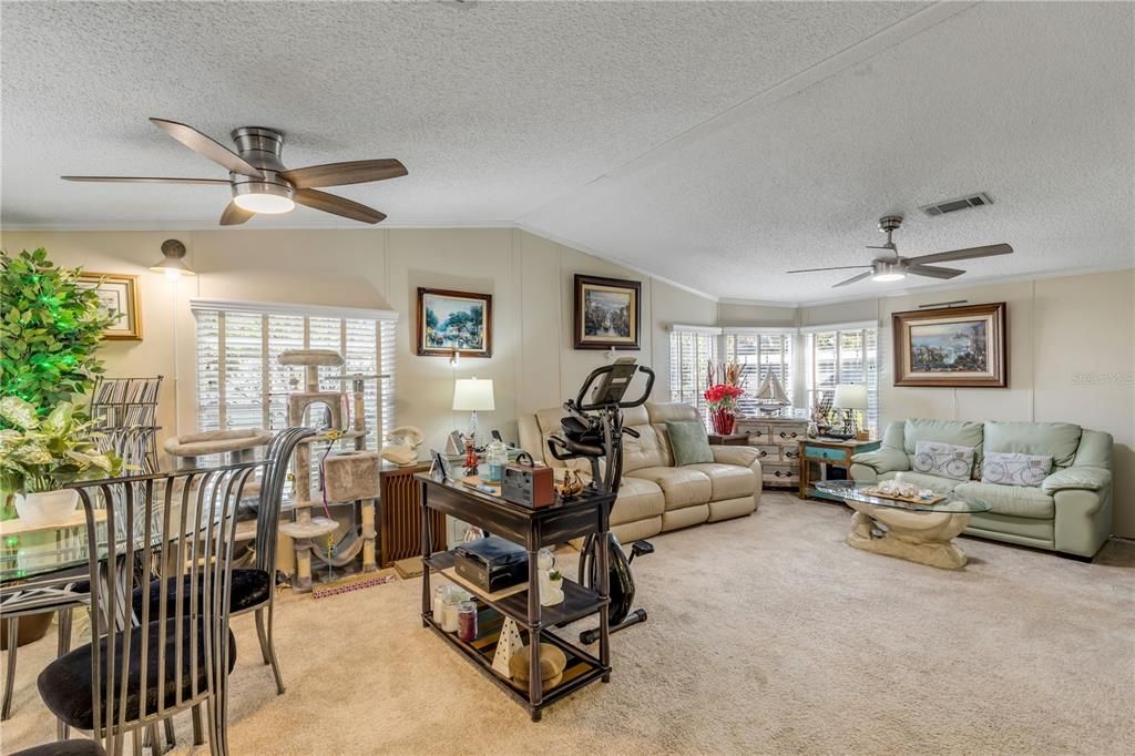 For Sale: $240,000 (2 beds, 2 baths, 1054 Square Feet)