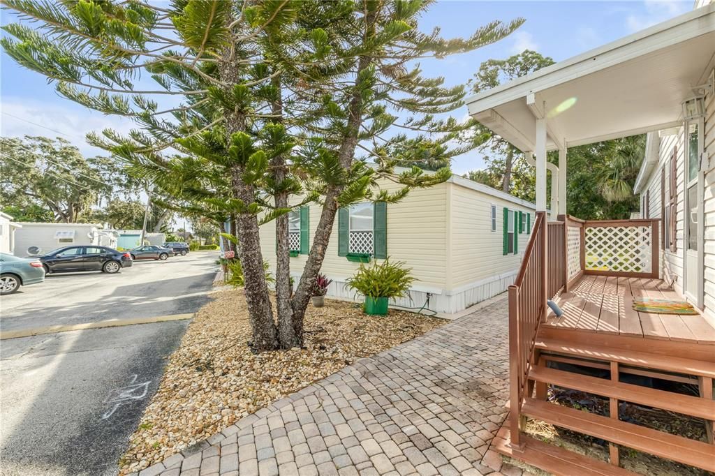 For Sale: $240,000 (2 beds, 2 baths, 1054 Square Feet)