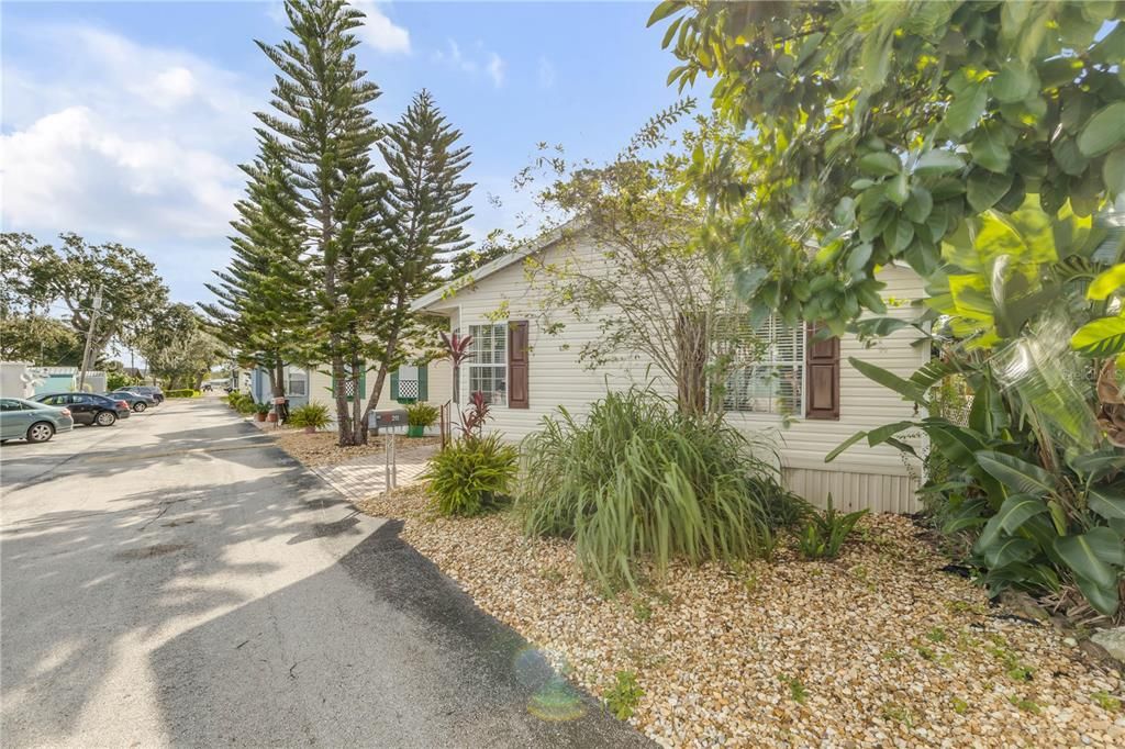 For Sale: $240,000 (2 beds, 2 baths, 1054 Square Feet)