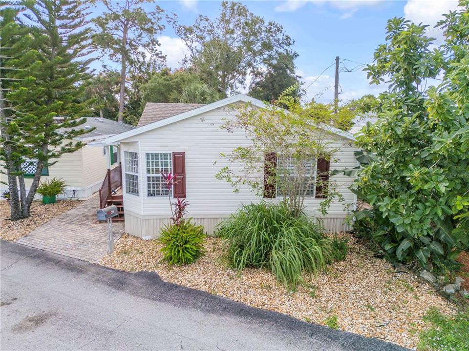 For Sale: $240,000 (2 beds, 2 baths, 1054 Square Feet)