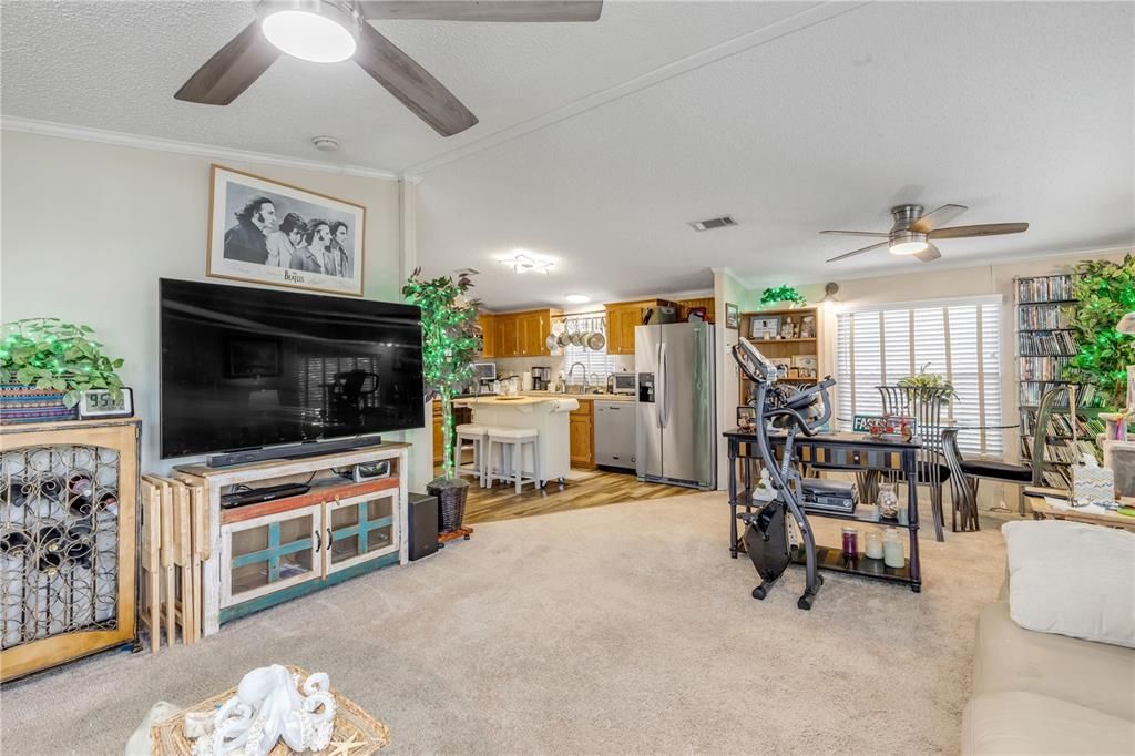 For Sale: $240,000 (2 beds, 2 baths, 1054 Square Feet)