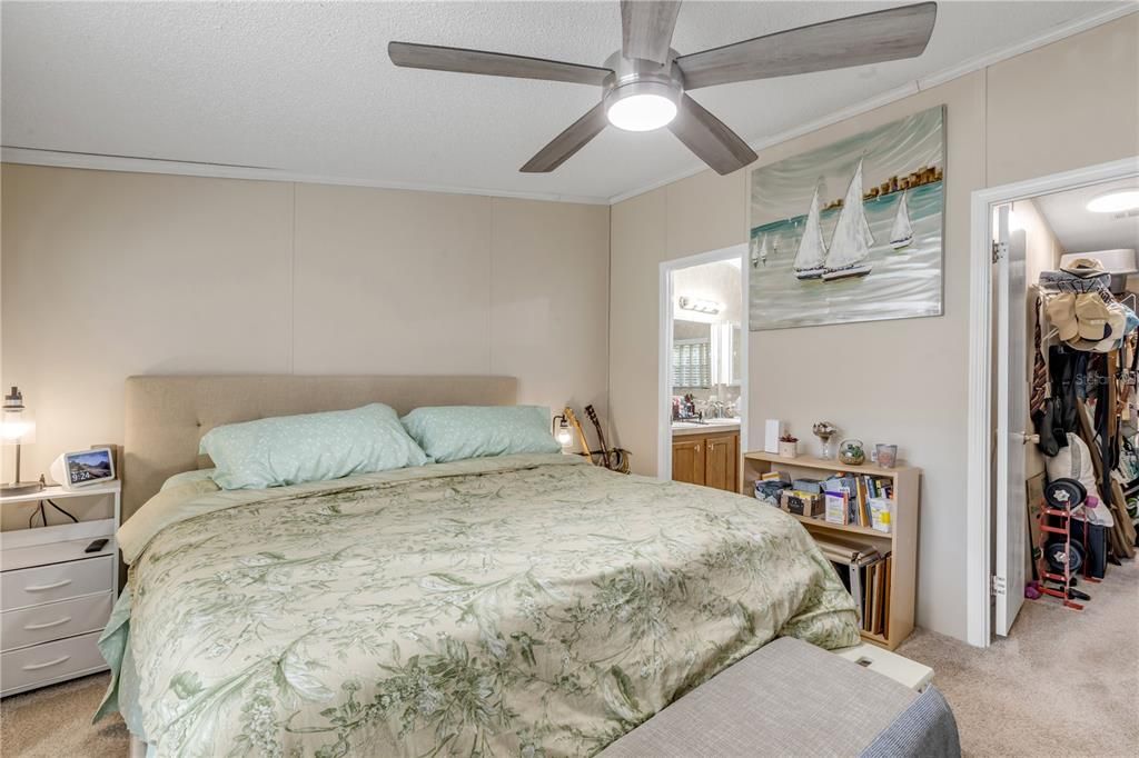 For Sale: $240,000 (2 beds, 2 baths, 1054 Square Feet)