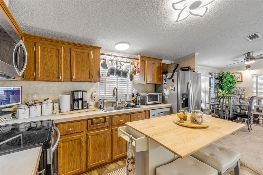 For Sale: $240,000 (2 beds, 2 baths, 1054 Square Feet)