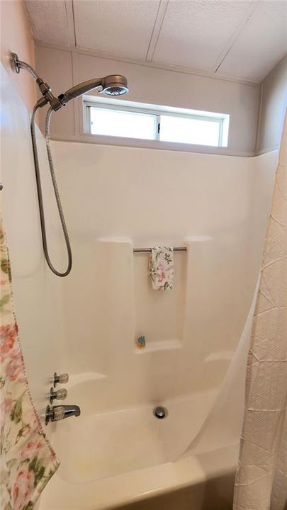 For Sale: $119,900 (2 beds, 1 baths, 670 Square Feet)