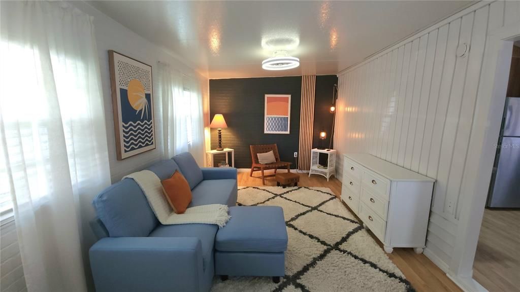 For Sale: $119,900 (2 beds, 1 baths, 670 Square Feet)