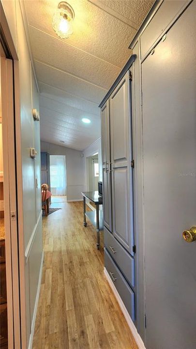 For Sale: $119,900 (2 beds, 1 baths, 670 Square Feet)