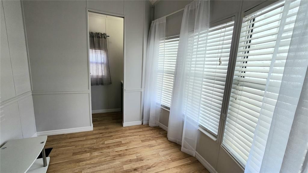 For Sale: $119,900 (2 beds, 1 baths, 670 Square Feet)