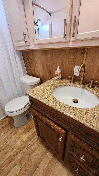 For Sale: $119,900 (2 beds, 1 baths, 670 Square Feet)