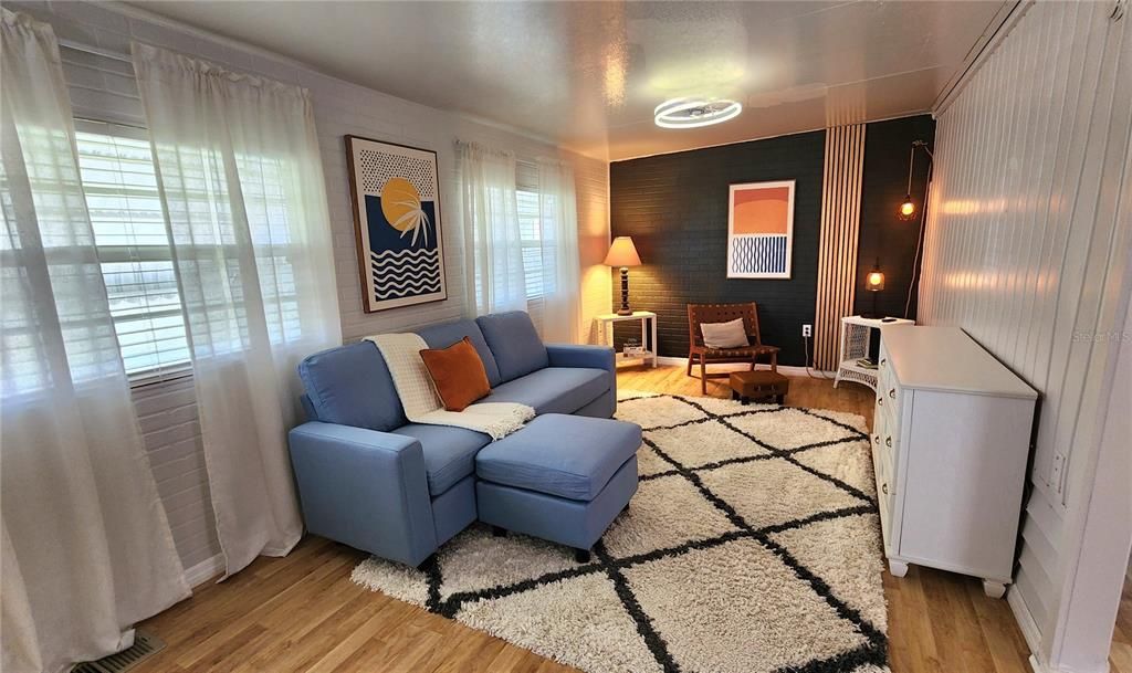 For Sale: $119,900 (2 beds, 1 baths, 670 Square Feet)