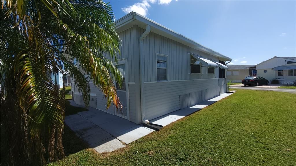 For Sale: $119,900 (2 beds, 1 baths, 670 Square Feet)