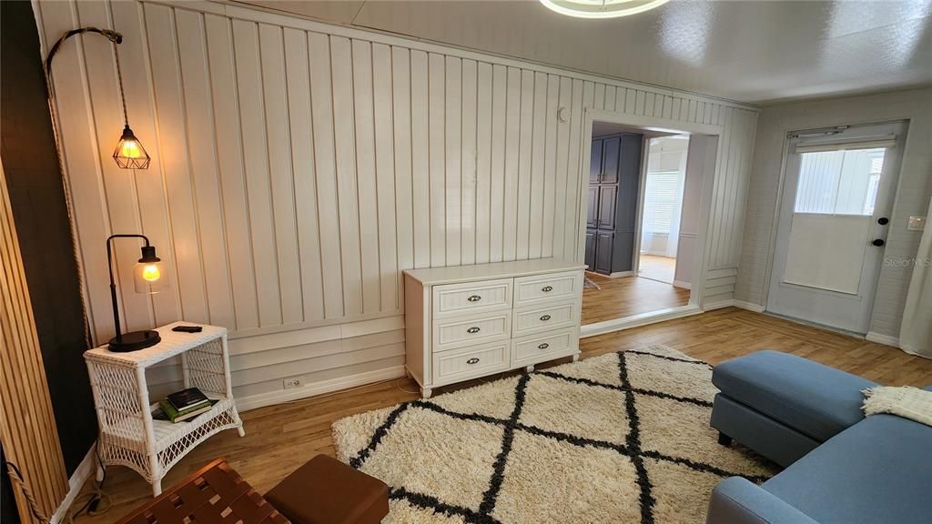 For Sale: $119,900 (2 beds, 1 baths, 670 Square Feet)