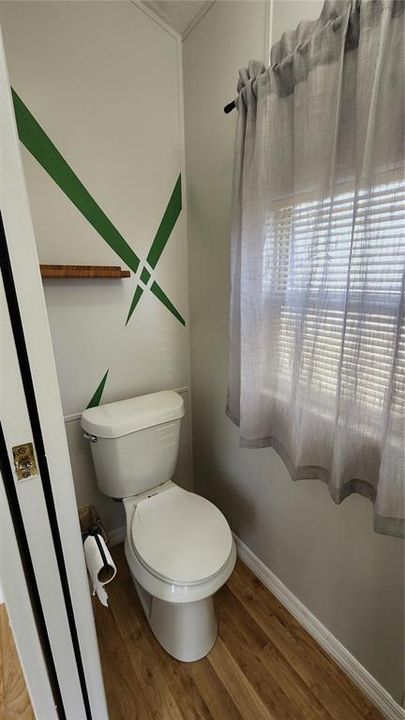 For Sale: $119,900 (2 beds, 1 baths, 670 Square Feet)