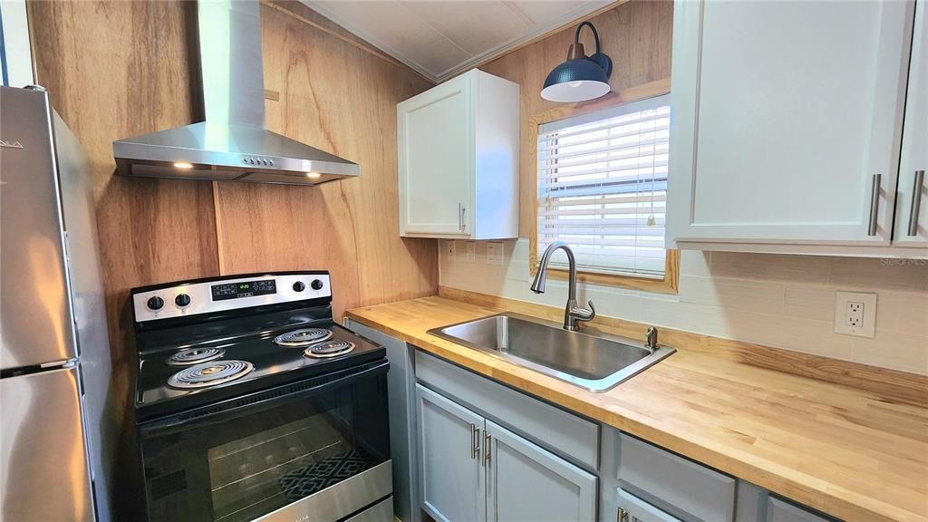 For Sale: $119,900 (2 beds, 1 baths, 670 Square Feet)