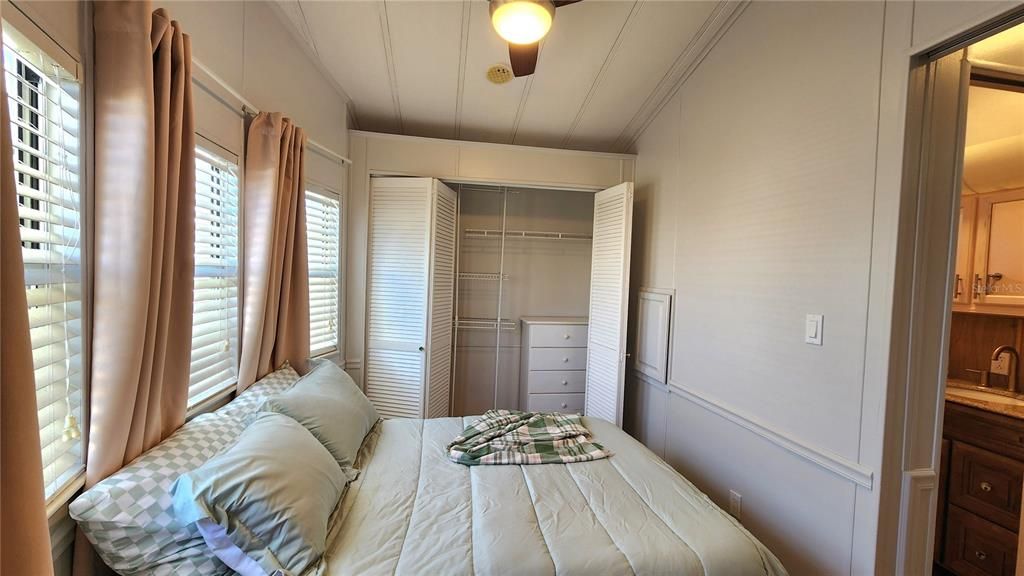 For Sale: $119,900 (2 beds, 1 baths, 670 Square Feet)