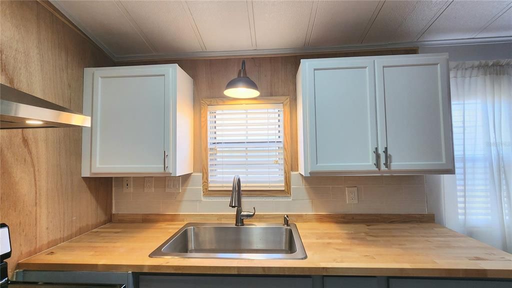 For Sale: $119,900 (2 beds, 1 baths, 670 Square Feet)